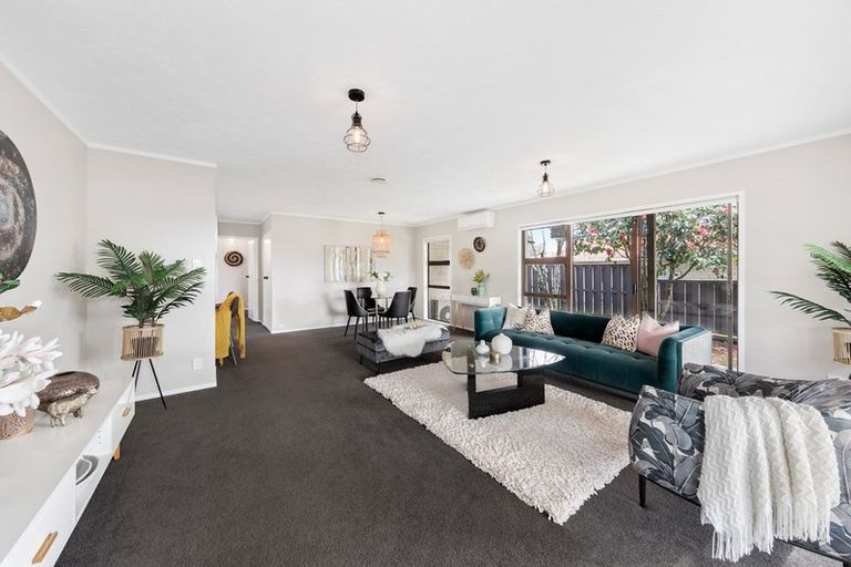 Photo of property in 1/322 Te Atatu Road, Te Atatu South, Auckland, 0610