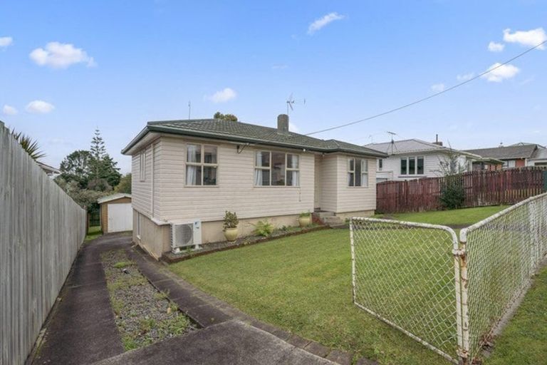 Photo of property in 7 Blease Street, New Lynn, Auckland, 0600