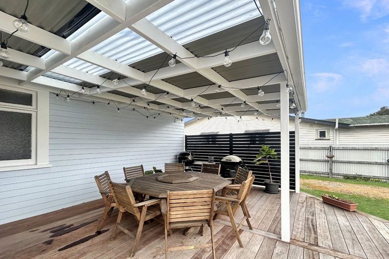 Photo of property in 24 Kingswood Street, Takaro, Palmerston North, 4412