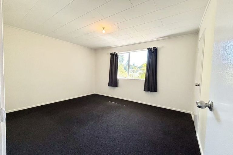 Photo of property in 10 Glenfinn Place, Massey, Auckland, 0614