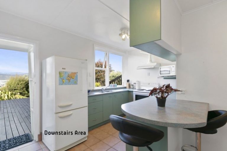 Photo of property in 31 Rakeiora Grove, Korokoro, Lower Hutt, 5012