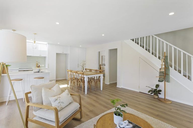 Photo of property in 1/31 Oteha Valley Road, Northcross, Auckland, 0632