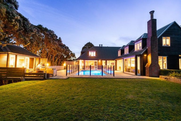 Photo of property in 34 Seatoun Heights Road, Seatoun, Wellington, 6022