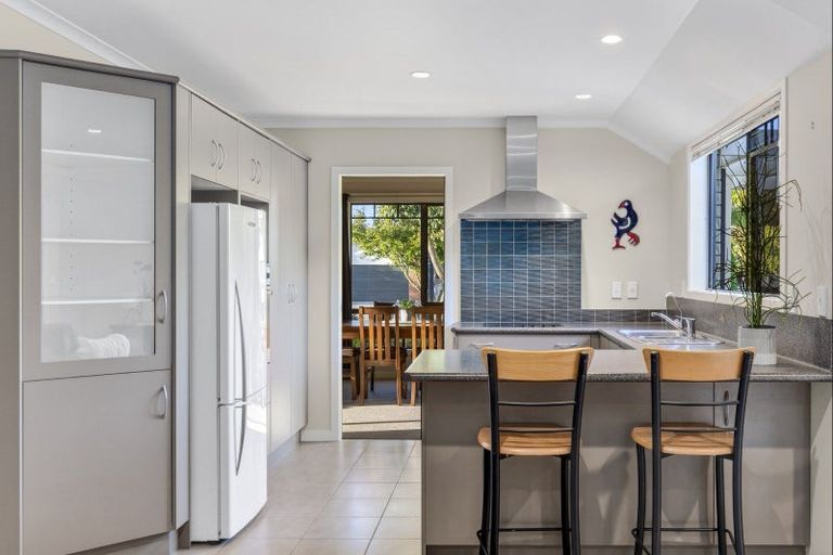 Photo of property in 2 Cooper Crescent, Cambridge, 3434