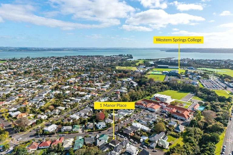 Photo of property in 1 Manor Place, Point Chevalier, Auckland, 1022