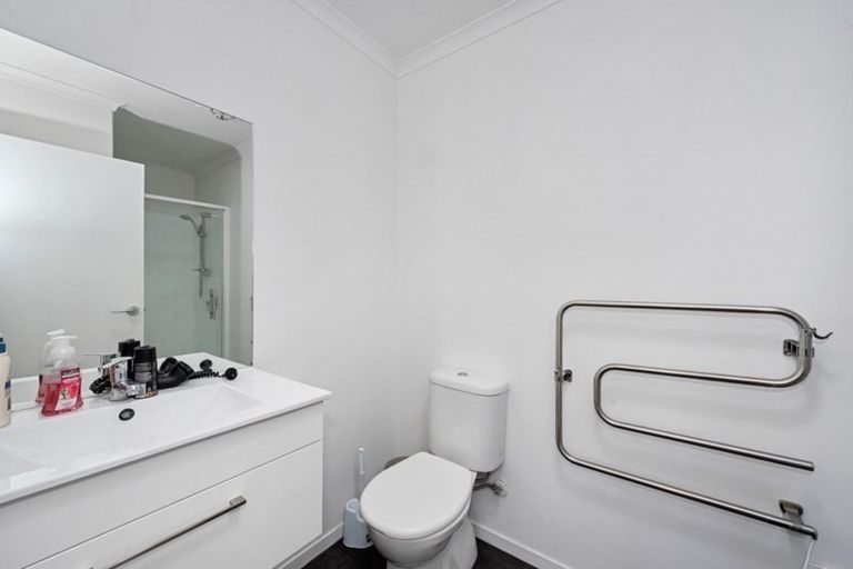 Photo of property in 2/3 June Place, Hamilton East, Hamilton, 3216