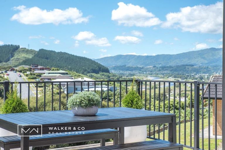 Photo of property in 14 Cosgrove Rise, Riverstone Terraces, Upper Hutt, 5018