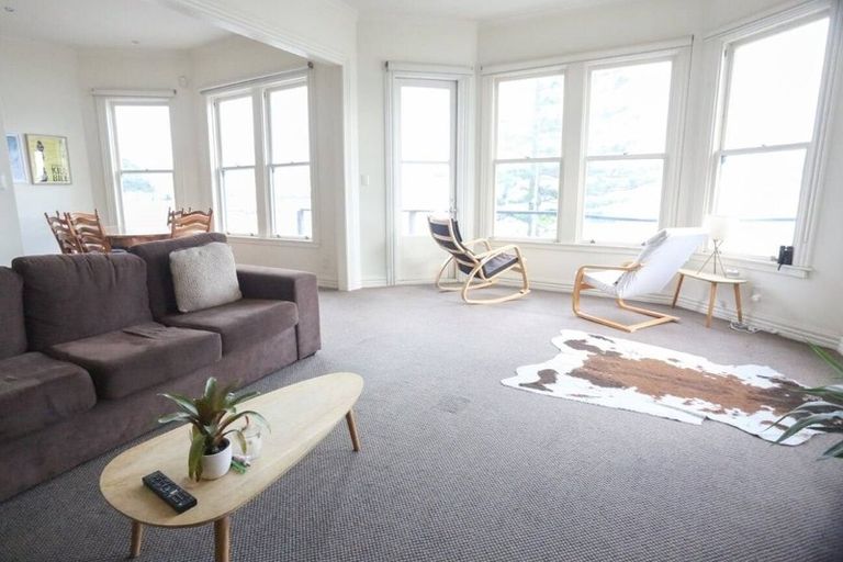 Photo of property in 2/326 Oriental Parade, Oriental Bay, Wellington, 6011