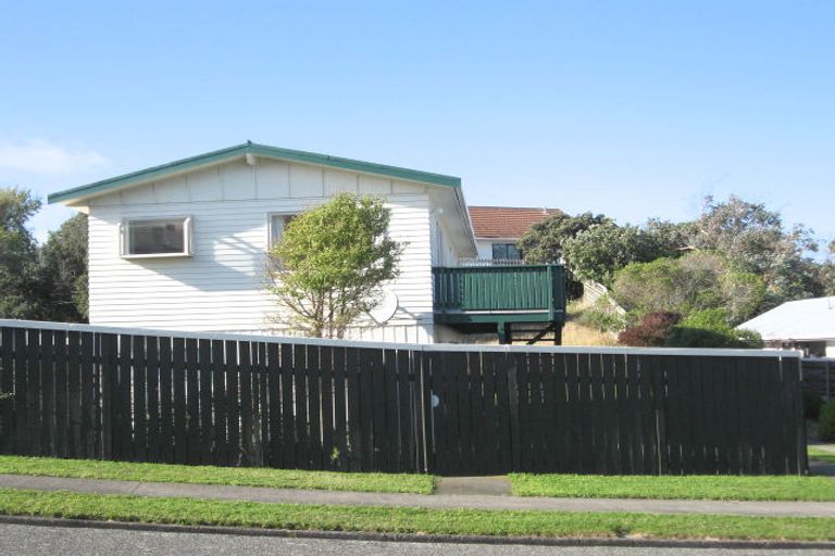 Photo of property in 5 Pennant Grove, Titahi Bay, Porirua, 5022