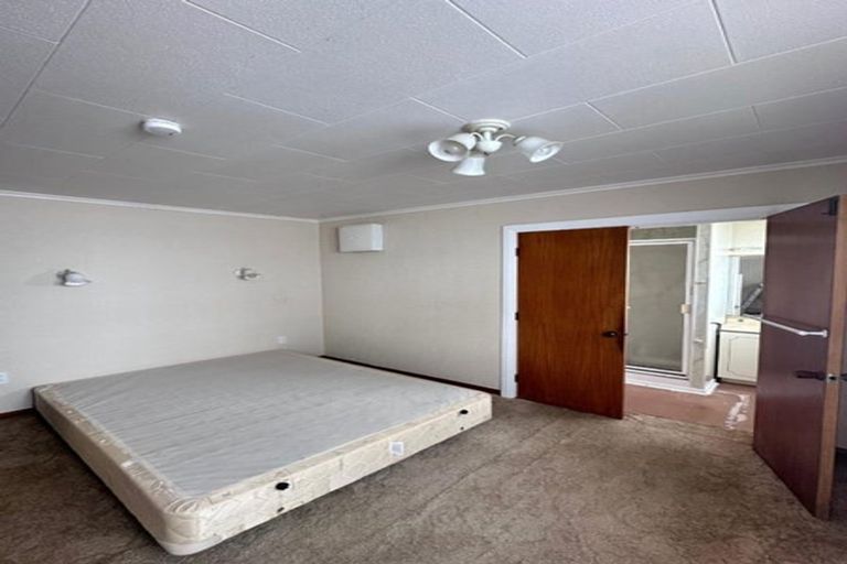 Photo of property in 100 Young Street, New Plymouth, 4310