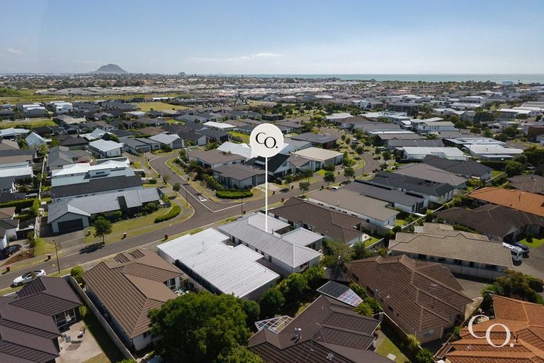 Photo of property in 35 Awatira Drive, Papamoa Beach, Papamoa, 3118