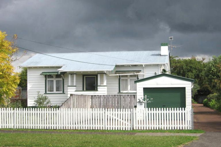 Photo of property in 1/4 Northall Road, New Lynn, Auckland, 0600