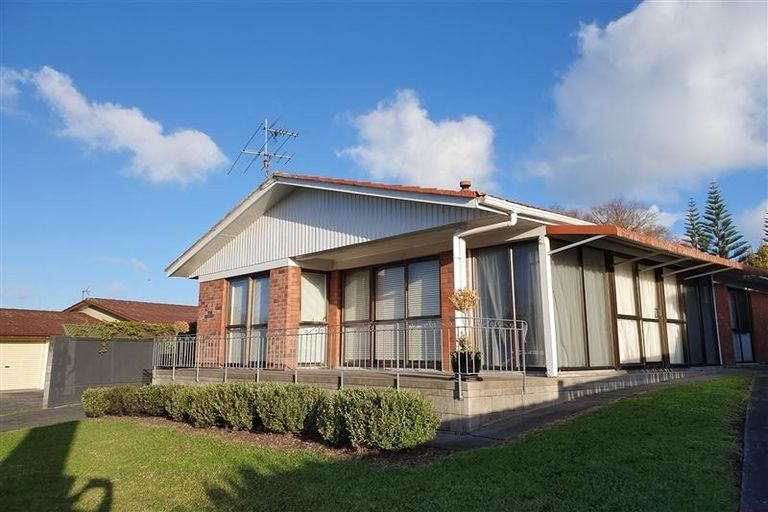 Photo of property in 1 Ti Nana Crescent, Henderson, Auckland, 0610