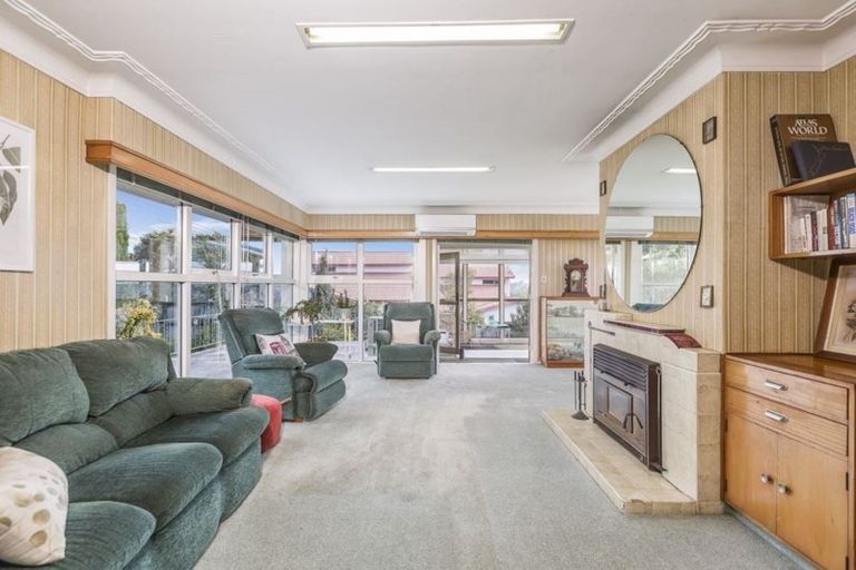 Photo of property in 51 Verbena Road, Birkdale, Auckland, 0626