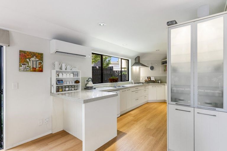 Photo of property in 2/52 Hattaway Avenue, Bucklands Beach, Auckland, 2012
