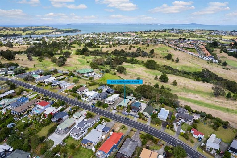 Photo of property in 1315 Whangaparaoa Road, Army Bay, Whangaparaoa, 0930