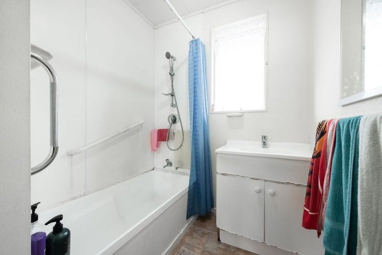 Photo of property in 41a Woodside Road, Massey, Auckland, 0614