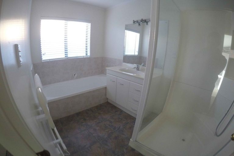 Photo of property in 102 Westerham Drive, Dannemora, Auckland, 2016