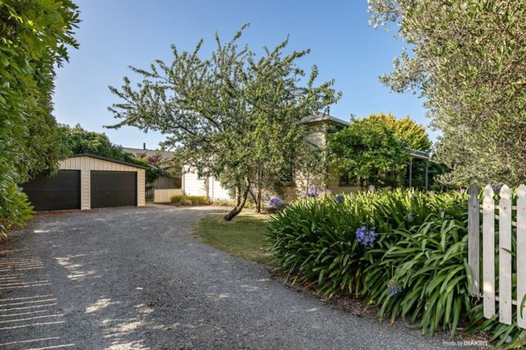 Photo of property in 106 Jellicoe Street, Martinborough, 5711