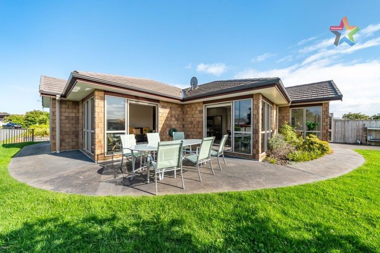 Photo of property in 27 Simpson Crescent, Raumati Beach, Paraparaumu, 5032