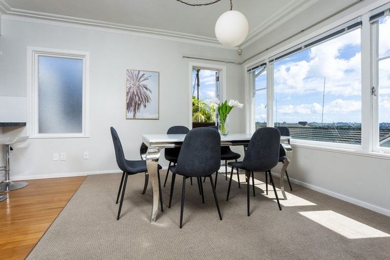 Photo of property in 1/73 Ocean View Road, Hillcrest, Auckland, 0627