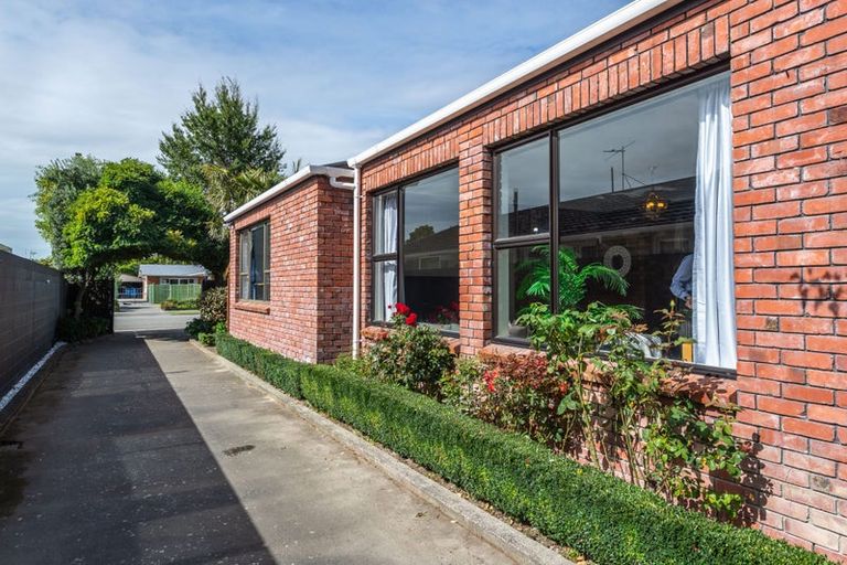 Photo of property in 327 Avonhead Road, Avonhead, Christchurch, 8042