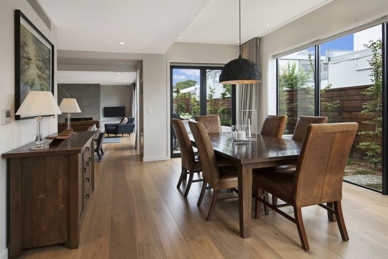 Photo of property in 39 Winchester Street, Merivale, Christchurch, 8014