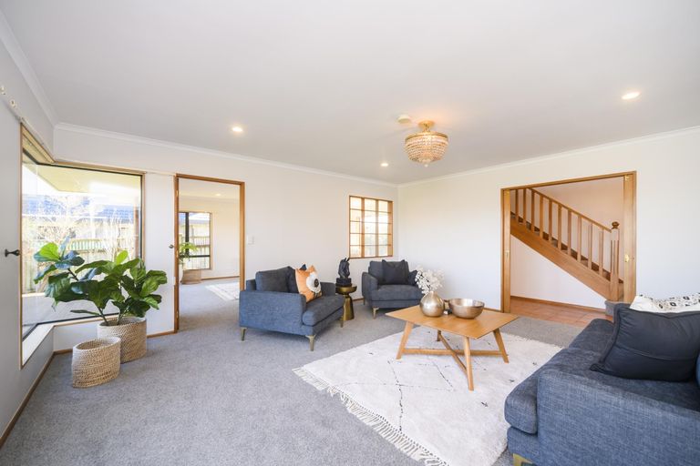 Photo of property in 122 Pacific Drive, Fitzherbert, Palmerston North, 4410
