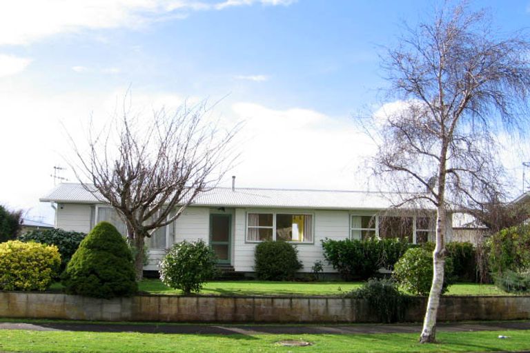 Photo of property in 22 Humphries Place, Awapuni, Palmerston North, 4412
