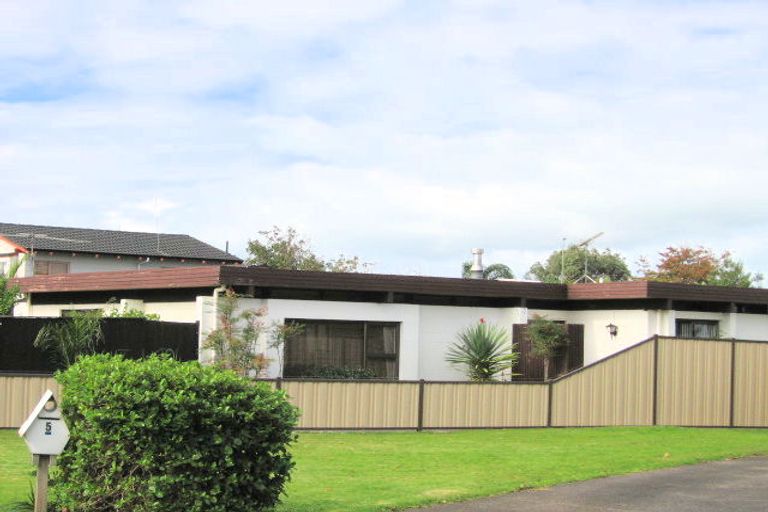 Photo of property in 7 Tabago Place, Half Moon Bay, Auckland, 2012