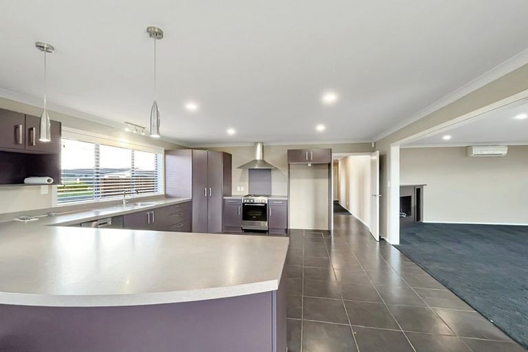 Photo of property in 14 Chestnut Close, Kelvin Grove, Palmerston North, 4414