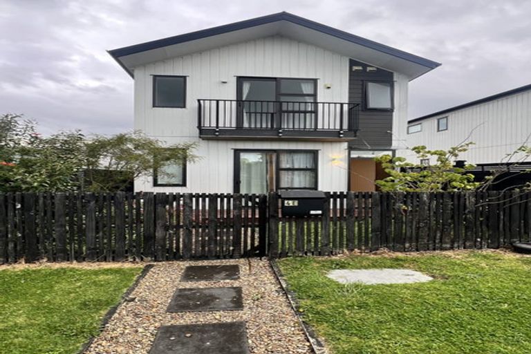 Photo of property in 4e Montmere Avenue, Te Atatu Peninsula, Auckland, 0610