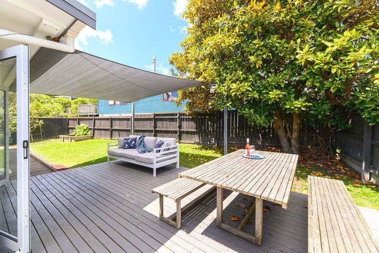 Photo of property in 1/48 Bond Crescent, Forrest Hill, Auckland, 0620
