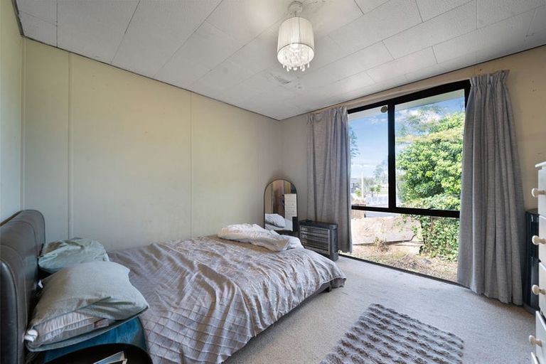 Photo of property in 1/88 Parrs Cross Road, Henderson, Auckland, 0612