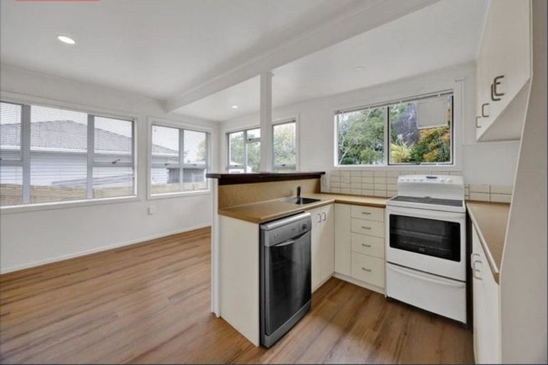 Photo of property in 5 Nikau Street, Inglewood, 4330