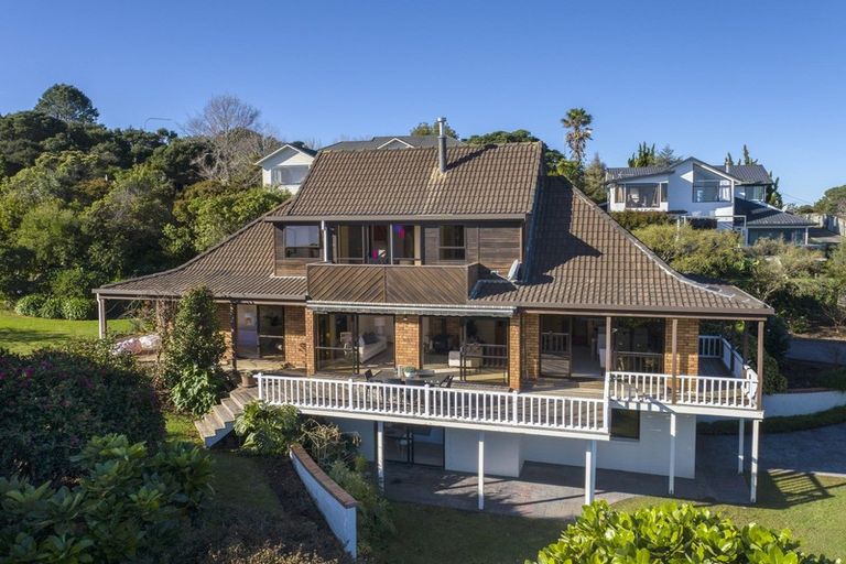 Photo of property in 1124 Whangaparaoa Road, Tindalls Beach, Whangaparaoa, 0930