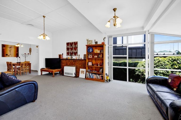 Photo of property in 44 Gilbert Street, New Plymouth, 4310