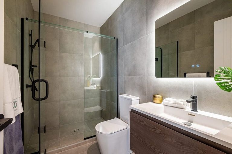 Photo of property in 15 Mina Way, Browns Bay, Auckland, 0630