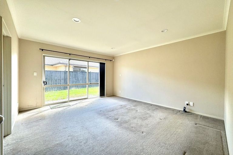 Photo of property in 54 Stranraer Crescent, Wattle Downs, Auckland, 2103