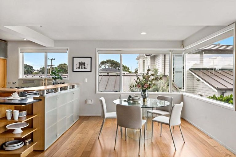 Photo of property in 2/8a Audrey Road, Takapuna, Auckland, 0620