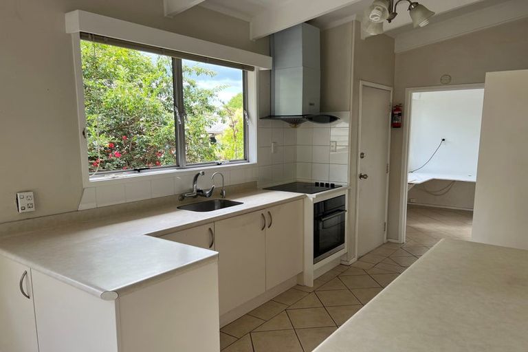 Photo of property in 3 Kerria Place, Sunnynook, Auckland, 0620