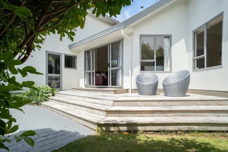 Photo of property in 2 Myers Grove, Churton Park, Wellington, 6037