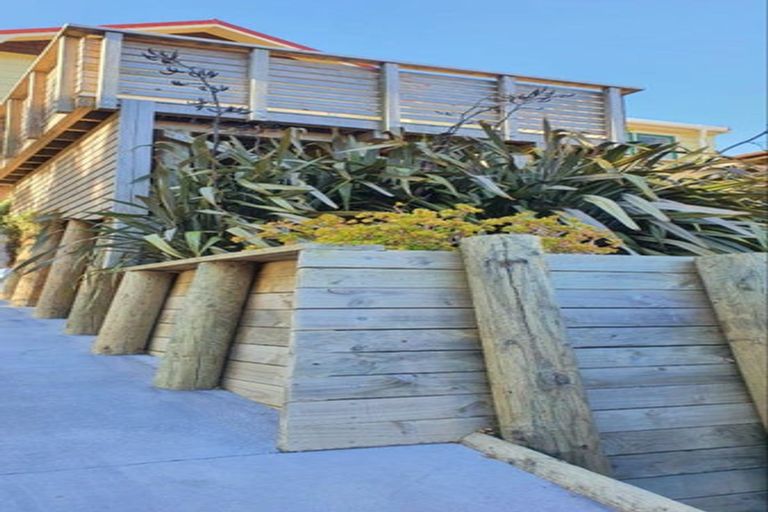 Photo of property in 32 Bonithon Avenue, Moturoa, New Plymouth, 4310