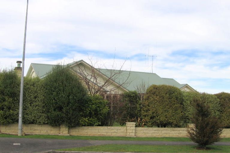 Photo of property in 1 Friesian Place, Grandview Heights, Hamilton, 3200