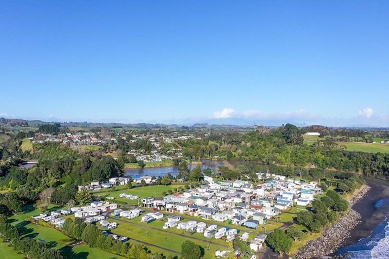 Photo of property in 90 Seventh Avenue, Urenui, 4377