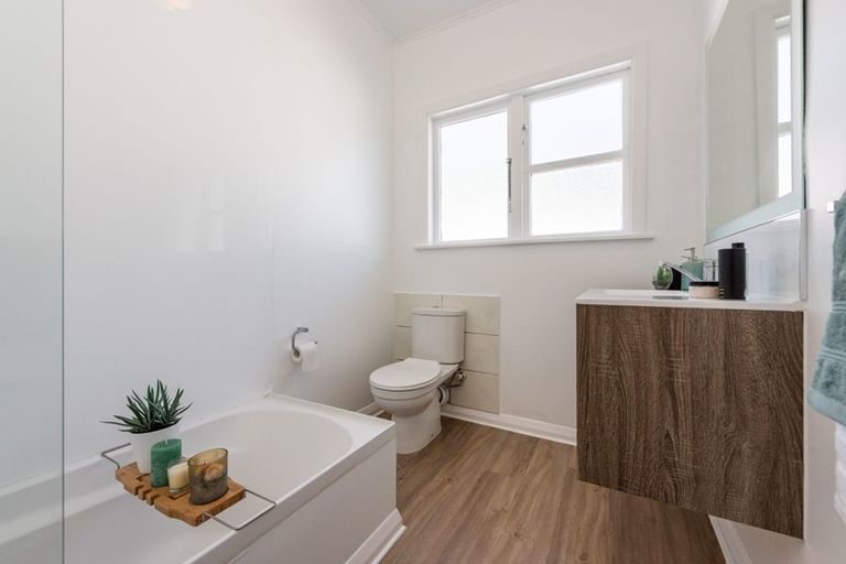 Photo of property in 349 Main Road, Tawa, Wellington, 5028