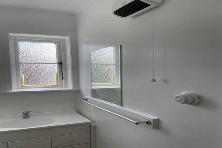 Photo of property in 30 Piko Crescent, Riccarton, Christchurch, 8041