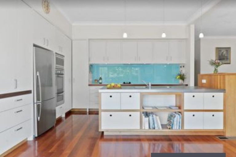 Photo of property in 80 Beechdale Crescent, Pakuranga Heights, Auckland, 2010