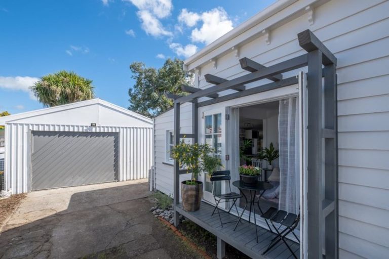 Photo of property in 3 Preston Street, Eltham, 4322