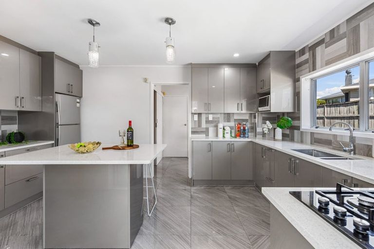 Photo of property in 1/100 Titirangi Road, New Lynn, Auckland, 0600